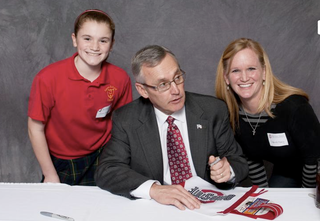 Illustration for article titled Many Special People Excitedly Posed For Pictures With Jim Tressel Last Week